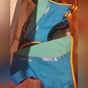Ruffwear dog lifejackets